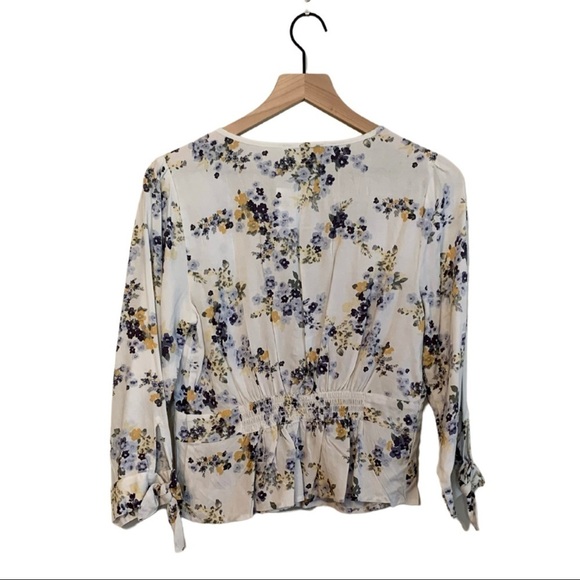 NWT Abercrombie & Fitch Long Sleeved Floral Wrap Top Medium - Picture 2 of 5